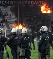 Βαριά καμπάνα περιμένει τον ΠΑΟΚ για τη διακοπή του αγώνα με Ολυμπιακό